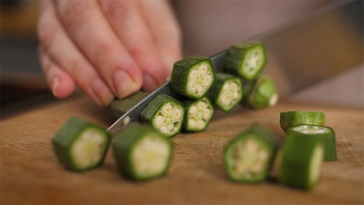 Close up image of slicing okra