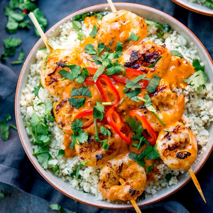 Thai Prawns With Cauliflower Rice is a super delicious lighter meal, packed with flavour, ready on the table in under 20 minutes AND under 300 cals. #52diet #lowcaloriemeal #thaiprawns #cauliflowerrice