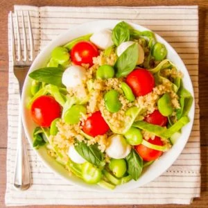 Broad bean and Quinoa Caprese Salad - healthy, simple and oh so tasty. 342 cals per serving (402 with balsamic oil dressing)!!