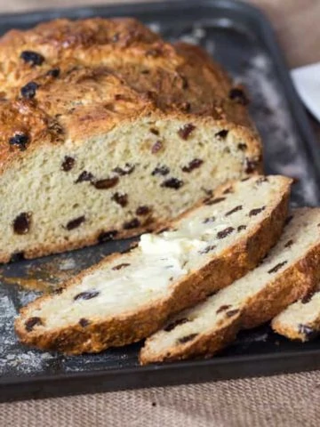 Fruit Soda Bread - a brilliantly simple breakfast bread requiring no yeast, no kneading and no proving. Ready in an hour!