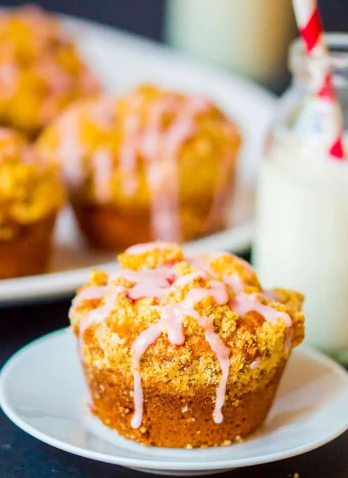 Strawberry Streusel cupcakes - Light, fluffy sponge with chunks of juicy strawberry, topped with crunchy streusel and a sweet strawberry drizzle