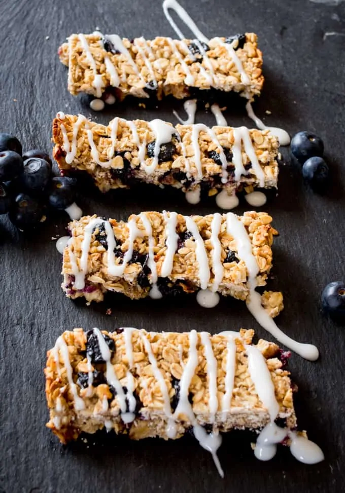 Blueberry and Greek Yoghurt Granola Bars - a healthy make-ahead breakfast made with fresh and dried blueberries