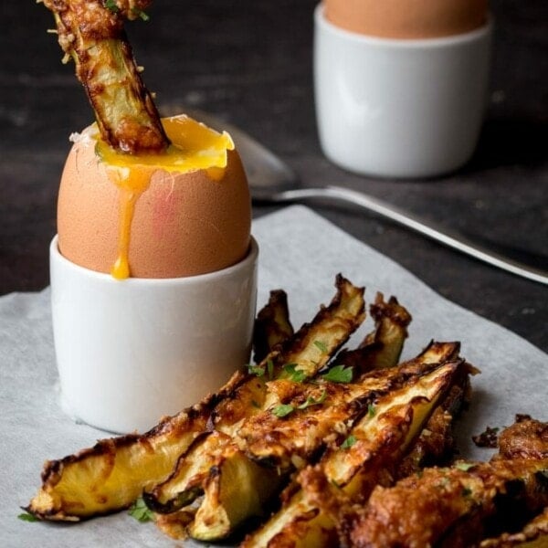 Crisp at the edges, soft in the middle, and covered with golden parmesan. These courgette fries make a great low-carb breakfast with a soft boiled egg.