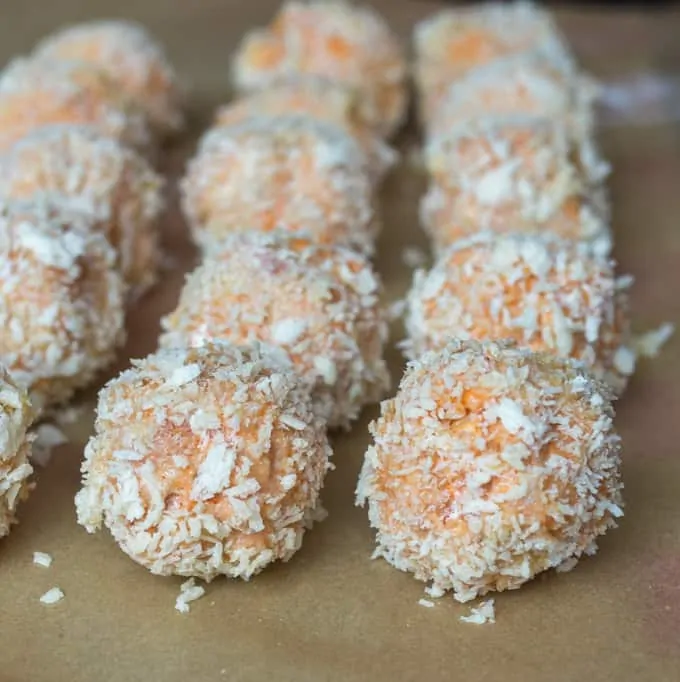 Creamy Tomato Risotto Balls, filled with creamy boursin cheese, coated in breadcrumbs and fried until golden and crisp.