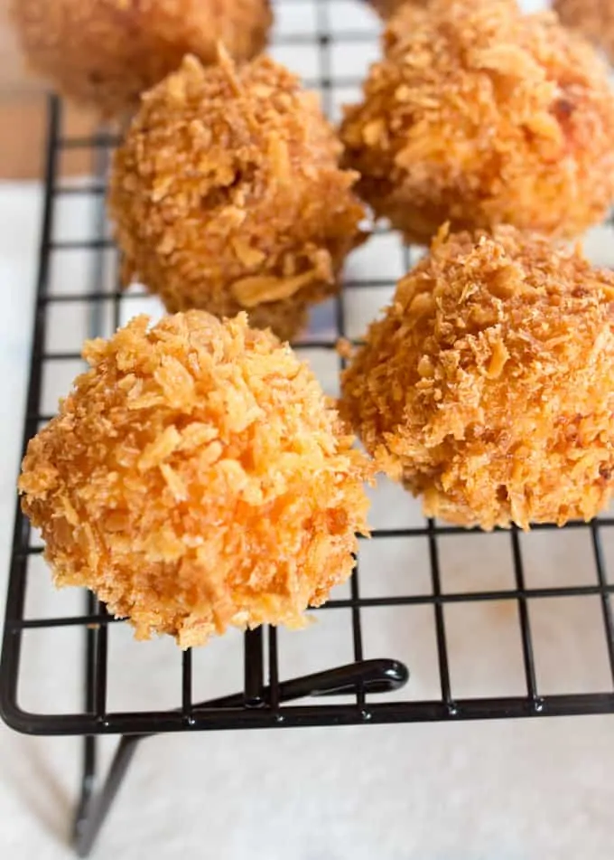 Creamy Tomato Risotto Balls, filled with creamy boursin cheese, coated in breadcrumbs and fried until golden and crisp.