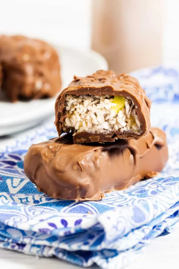A healthier version of the favourite coconut chocolate bar.