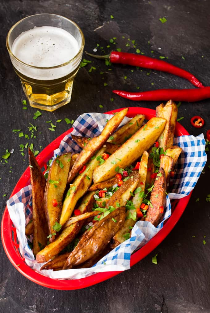 Spicy, garlicky, salty and crunchy - these garlic & chilli oven-baked fries are amazing!