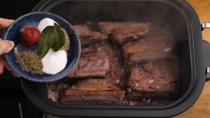 Short ribs in a slow cooker with stock and red wine