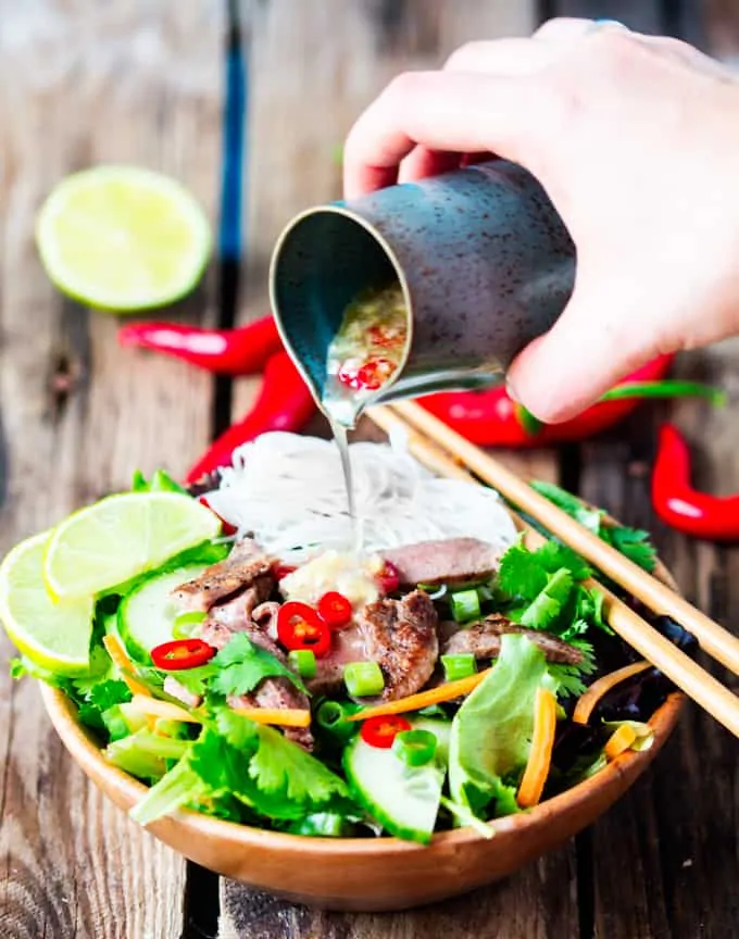 Crisp salad with noodles, tender steak and a spicy dressing - only 270 calories!