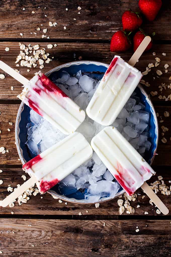 Honey-filled breakfast popsicles. A healthy and fun summer breakfast for the whole family.