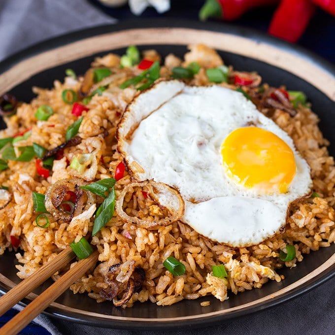 https://www.kitchensanctuary.com/wp-content/uploads/2015/08/Indonesian-Fried-Rice-square.jpg