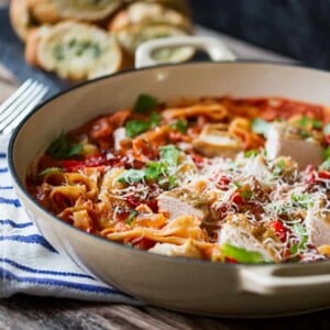 Add extra flavour to your pasta dishes by scorching some tomatoes and peppers under the grill. Mix into a creamy-tomato sauce with tagliatelle and chicken for a dinner that's less than 470 calories!