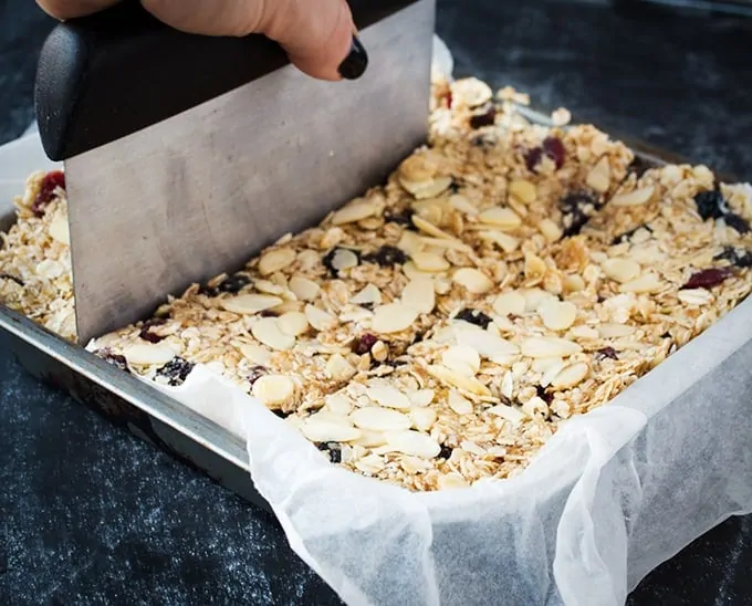 These easy no-bake granola bars come together in minutes and the almond-y berry bakewell flavour is so addictive!