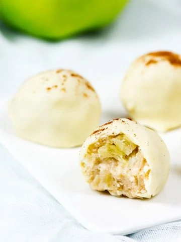 The apple pie truffles really do taste like apple pie! So delicious, and no baking required!