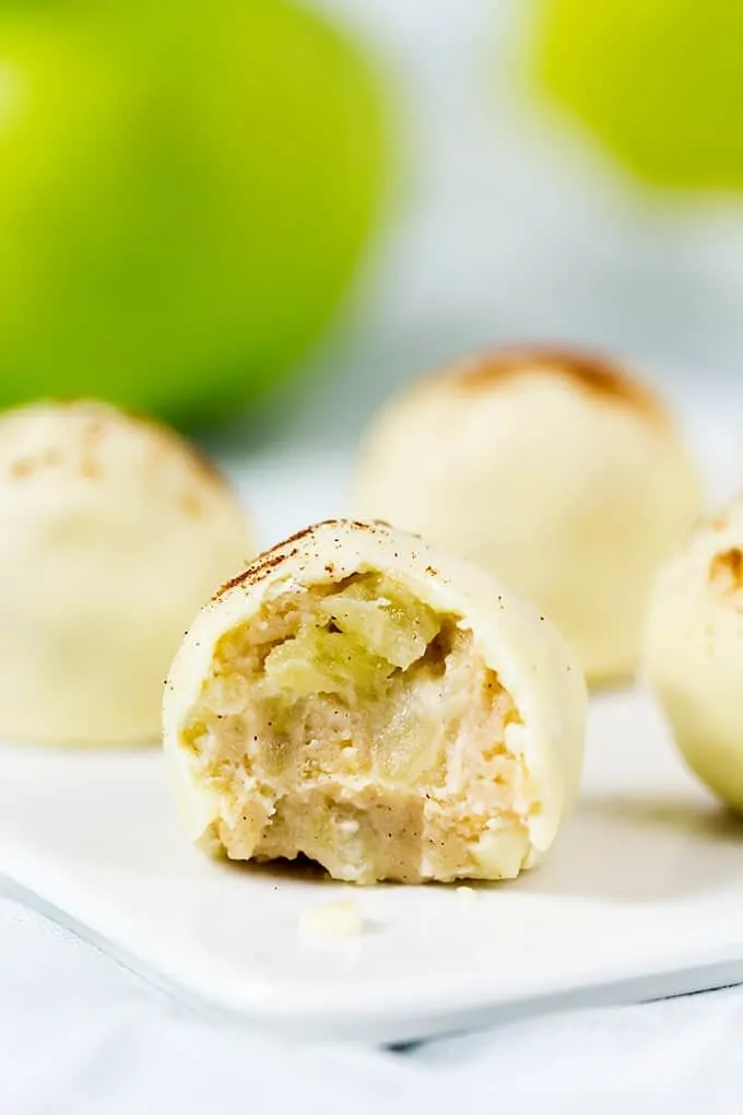 These apple pie truffles really do taste like apple pie! So delicious, and no baking required!
