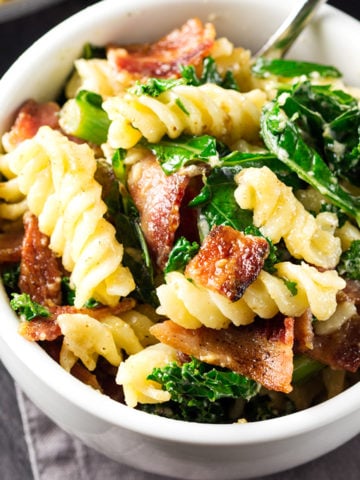 Cheesy Pasta with Bacon and Kale - ready in 15 minutes!