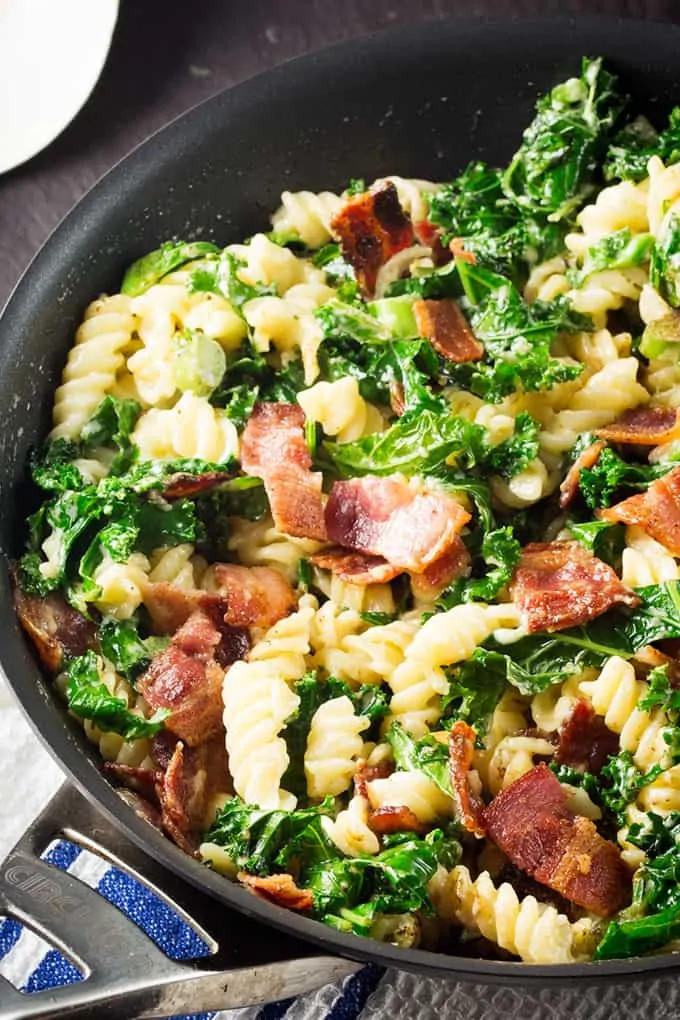 Cheesy Pasta with Bacon and Kale - ready in 15 minutes!