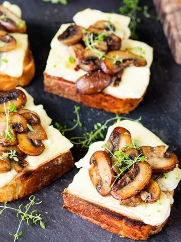 Garlic Mushroom and Brie Toast - a quick but delicious lunch!
