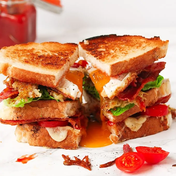 The Ultimate BLT with homemade hashbrown - this is breakfast and lunch in one meal!