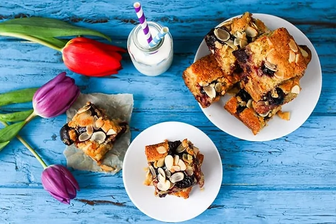 Deliciously moist blondies with all the those Cherry Bakewell flavours PLUS white chocolate!