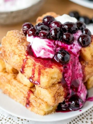 Sweet and crunchy, these cinnamon French toast fingers make a delicious Sunday breakfast.