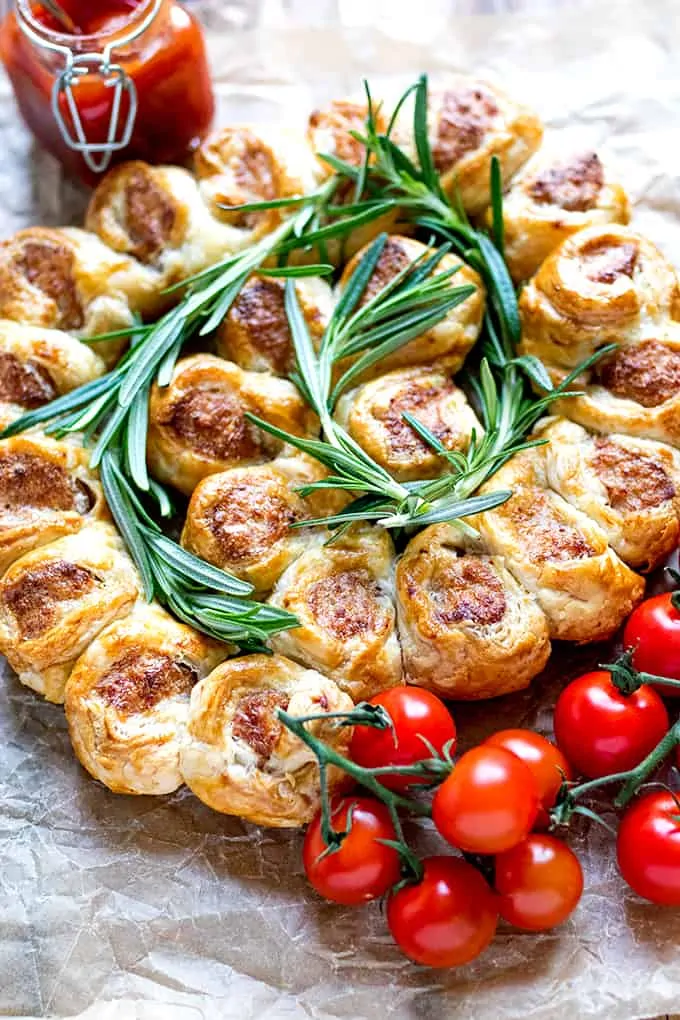 These 3 ingredient Tear and Share Sausage Rolls are so simple and quick to make. Perfect for parties, BBQs, buffets and picnics.