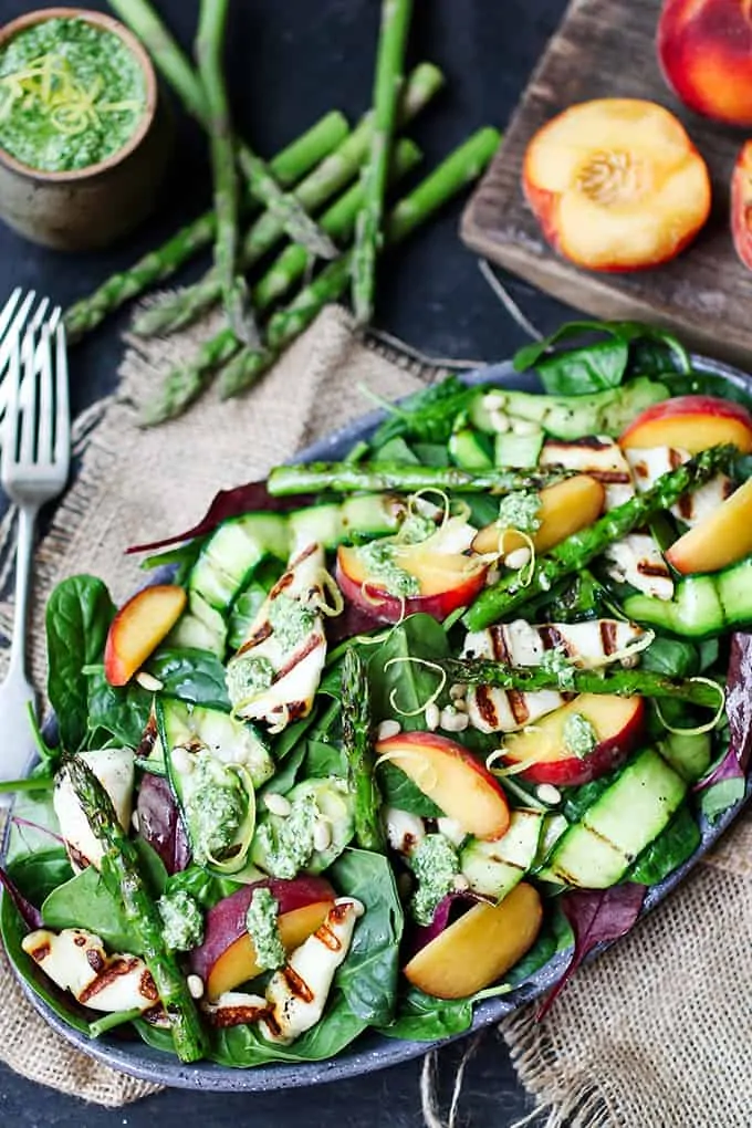 Griddled Halloumi Salad with Peach, Courgette and Lemon Pesto. A deliciously filling vegetarian dinner!