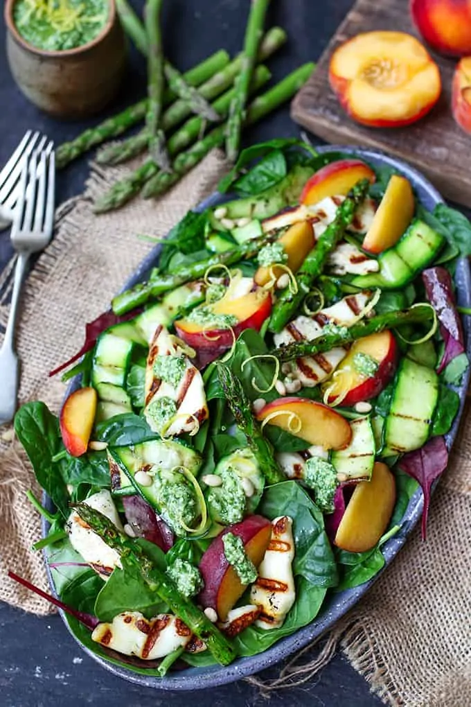 Griddled Halloumi Salad with Peach, Courgette and Lemon Pesto. A deliciously filling vegetarian dinner!