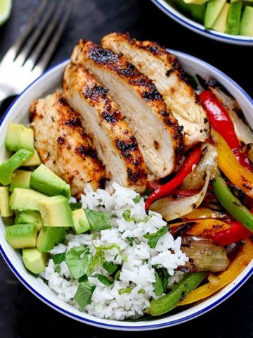 Juicy griddled Cajun chicken with charred veggies and coriander-lime rice – ready in 30 minutes. A great weeknight dinner!