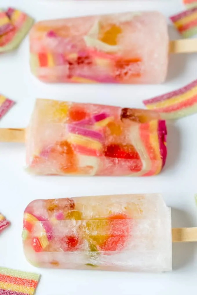 Ok yes, these pick and mix candy popsicles are pretty naughty, but they’re so much fun for treat day!