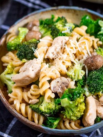 A throw-it-all-in-the-pan weeknight meal, this One Pot Chicken and Broccoli Pasta is quick and tasty!
