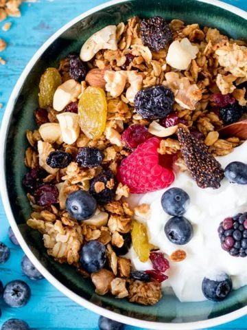 Clusters of crunchy oats, mixed with dried fruit and nuts, this granola is so good, you’ll be eating it straight out of the jar.
