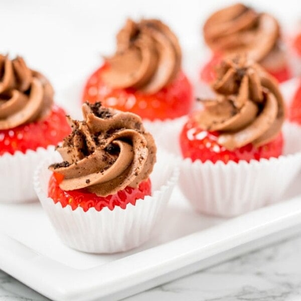 These chocolate cheesecake stuffed strawberries make a great canape, party dessert or snack!