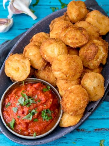Crispy Fried Ravioli With Spicy Tomato Dip - an easy and totally moreish party food!