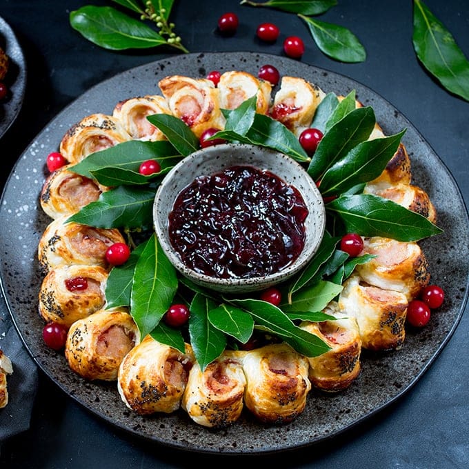This easy festive sausage roll wreath looks amazing on any party table. Topped with a honey mustard gaze and poppy seeds!