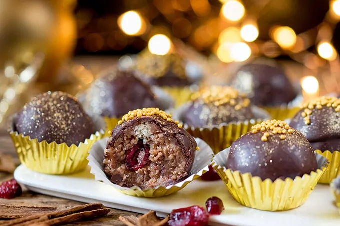 These Mince Pie Truffles are packed with fruity mincemeat and cranberries - a delicious party snack or homemade Christmas gift!