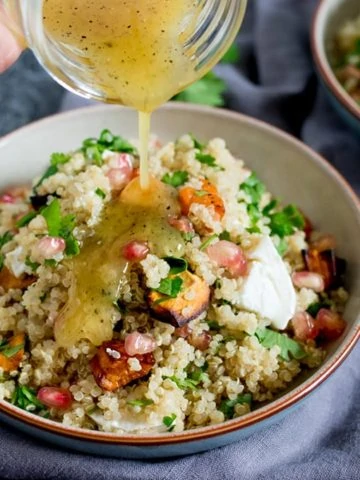 Need a comforting, warm lunch - packed full of healthy goodness too? Try this vegetarian Warm Quinoa And Goat's Cheese Salad With Honey Mustard Vinaigrette!