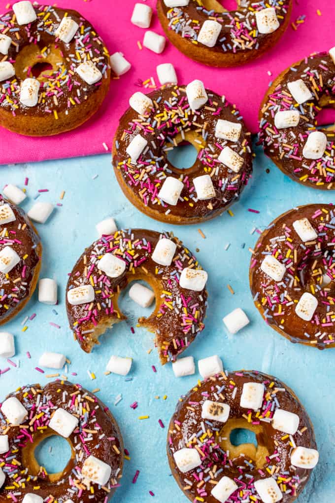 Chocolate Baked S'mores Doughnuts - quick and easy doughnuts with chocolate ganache, marshmallows and lots of sprinkles! Great for a bakesale!