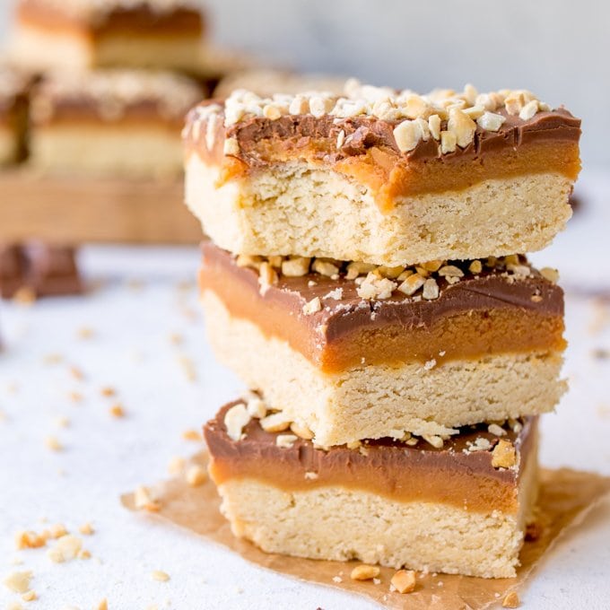 This Salted Caramel Millionaires Shortbread topped with roasted hazenuts is a real treat – perfect for picnics!