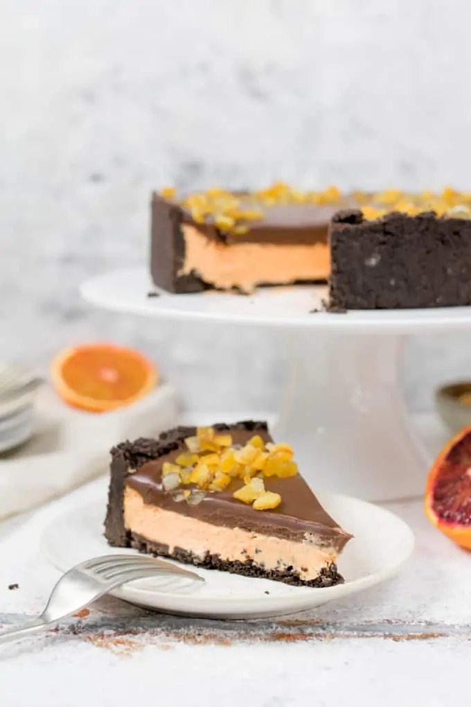 This Chocolate Orange No-Bake Cheesecake is rich, creamy and delicious! Made with an Oreo crust, and topped with chocolate ganache!