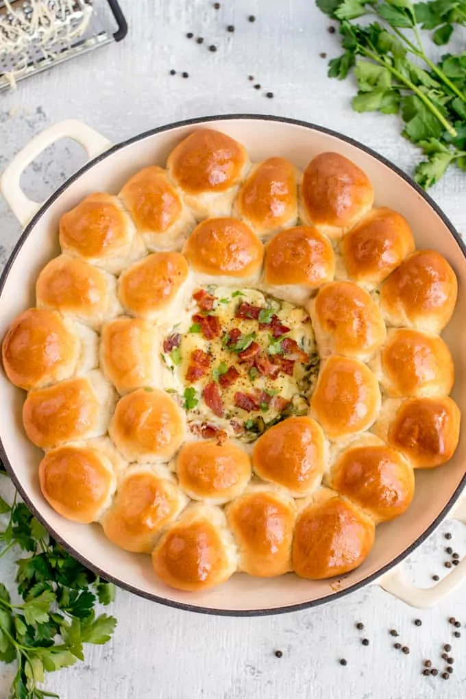 Dough Balls with Creamy Spinach and Bacon Dip - great for parties, BBQs or a family lunch where everyone can dig in!