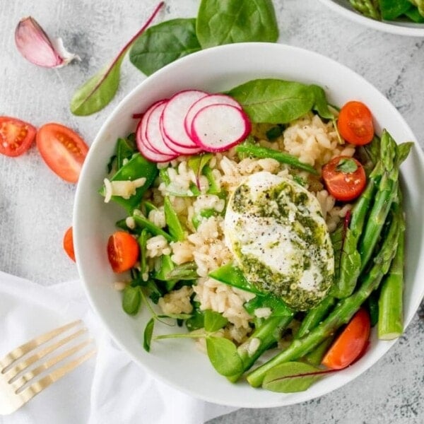 This Spring Vegetable Risotto with Creamy Pesto is creamy, cheesy and totally moreish! A fab gluten free and vegetarian dinner!