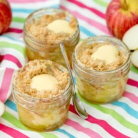 Portable Apple Crumble Jars - with a custard core!! Eat them hot or cold for a fab picnic treat!