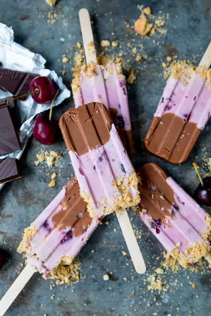 Chocolate Cherry Cheesecake Ice Lollies - rich chocolate with easy cherry cheesecake and crumbly cookie base - these popsicles are a real treat!