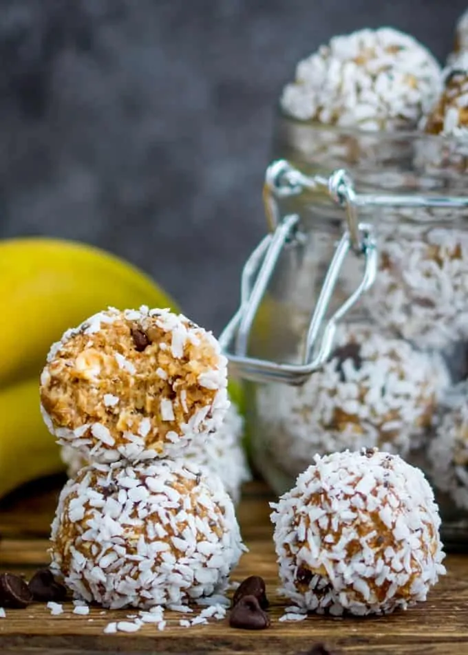 These no-bake Banana Bread Energy Balls are packed with delicious goodies. Perfect for breakfast on the run! Gluten free too!