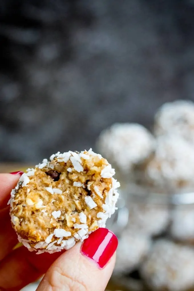 These no-bake Banana Bread Energy Balls are packed with delicious goodies. Perfect for breakfast on the run! Gluten free too!