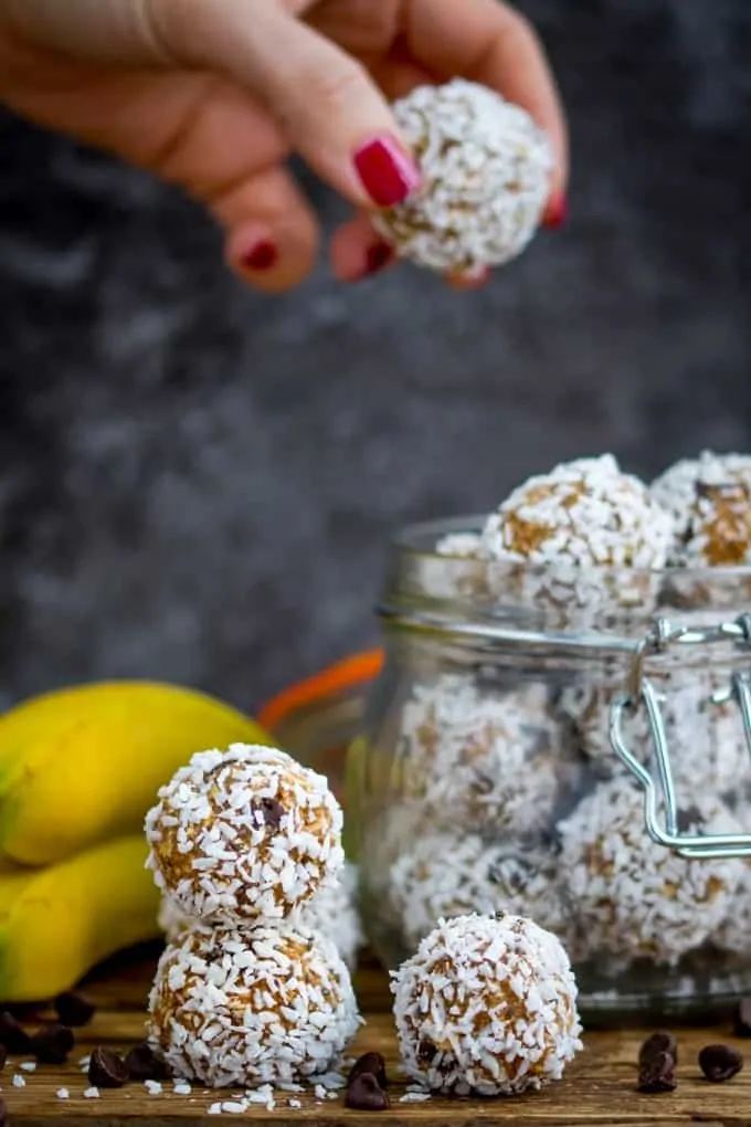 These no-bake Banana Bread Energy Balls are packed with delicious goodies. Perfect for breakfast on the run! Gluten free too!