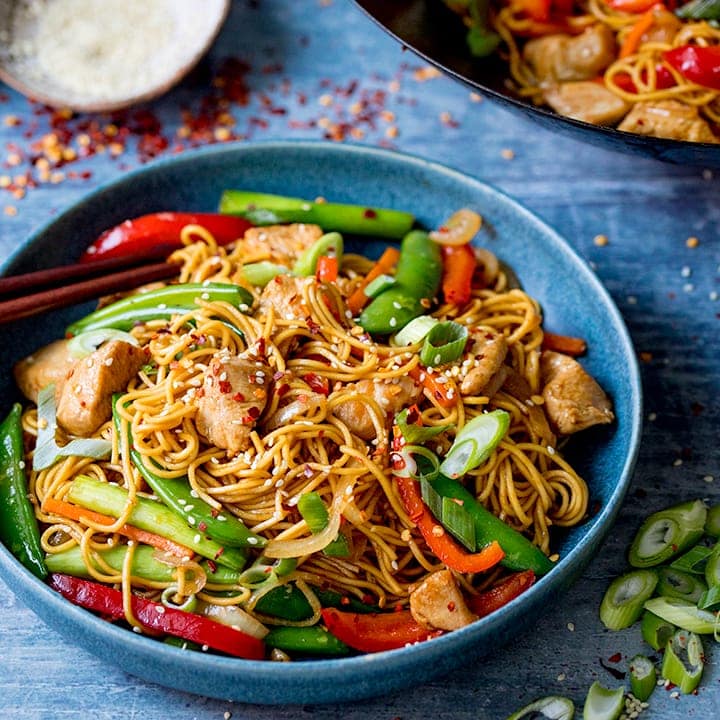 Easy Chicken Lo Mein Nicky S Kitchen Sanctuary