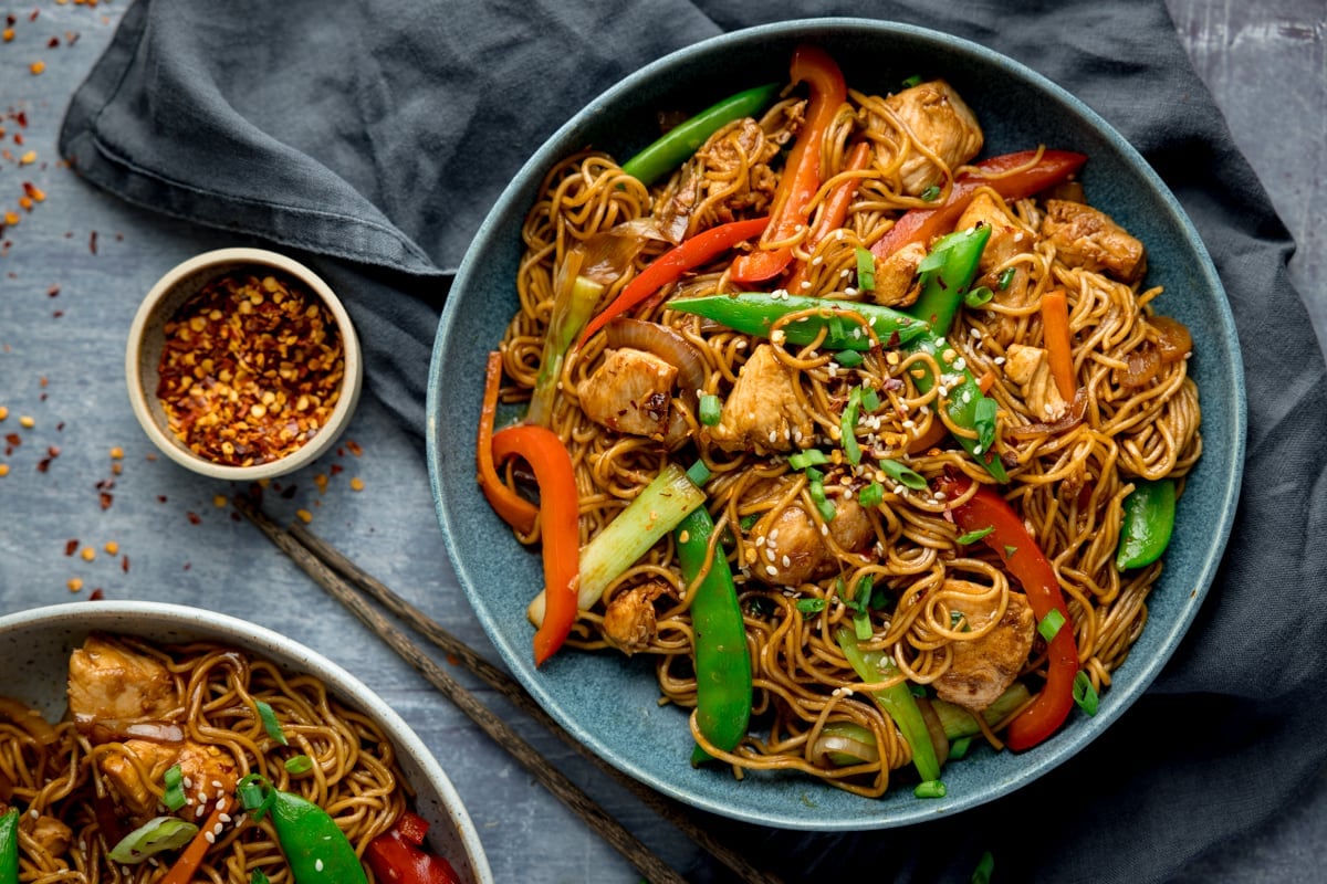 Easy Chicken Lo Mein - Nicky's Kitchen Sanctuary