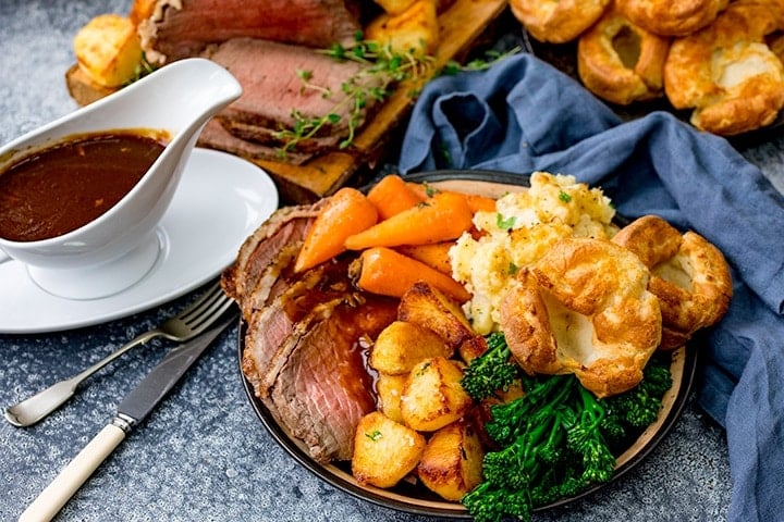 https://www.kitchensanctuary.com/wp-content/uploads/2019/04/Roast-beef-dinner-wide-FS.jpg